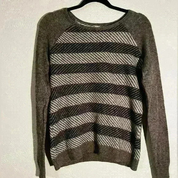 J. Crew Gray Herringbone Scoop Neck Long Sleeve Sweater Size M Merino Wool Blend - Picture 3 of 7